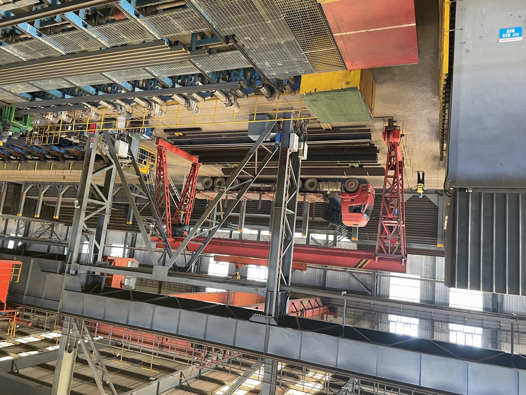 Steel processing and loading line in a workshop